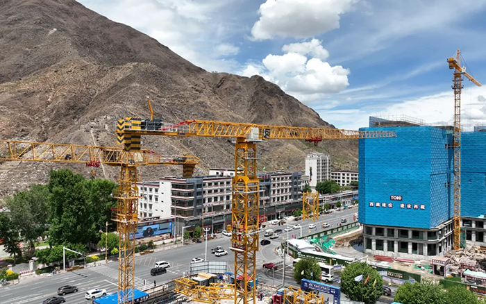 海拔4500米！ 徐工XGT600A-25S 奮戰(zhàn)“日光之城”