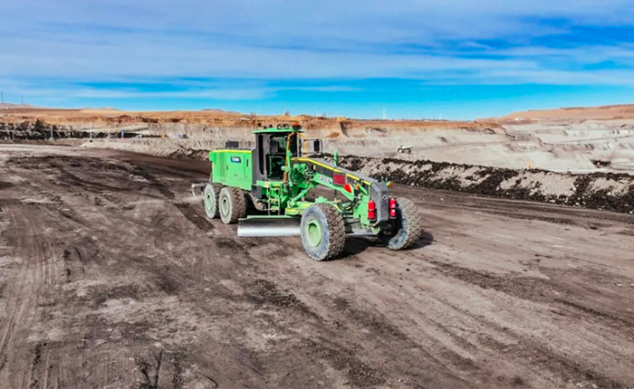 全國(guó)首臺(tái)！礦用大功率純電動(dòng)平地機(jī)震撼登場(chǎng)！