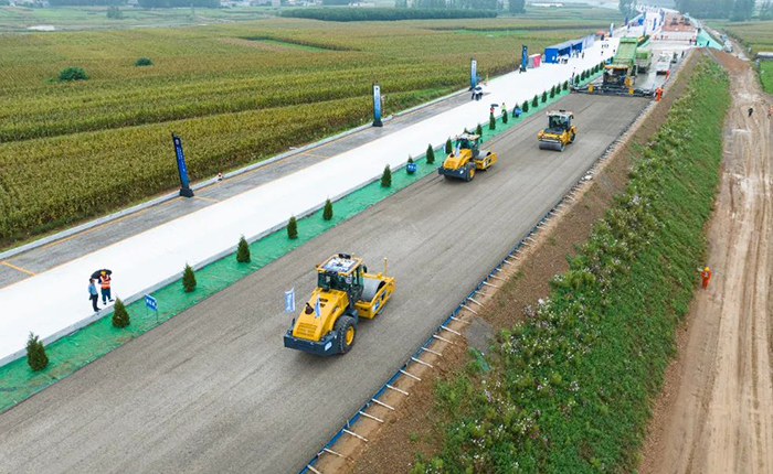 全場(chǎng)景智慧賦能，徐工水穩(wěn)層施工更便捷、更精準(zhǔn)！